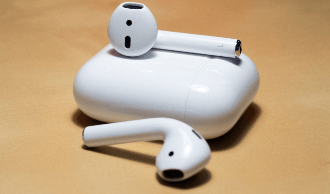 Apple AirPods with case