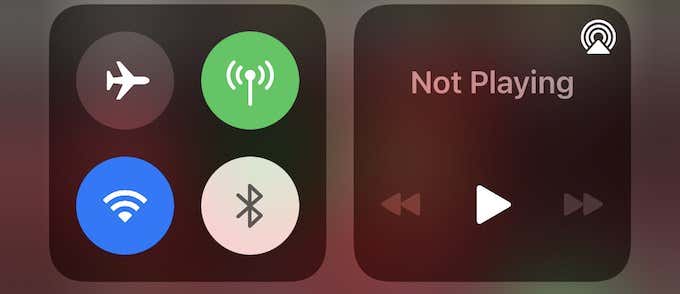 Bluetooth icon white (active) in Control Center 