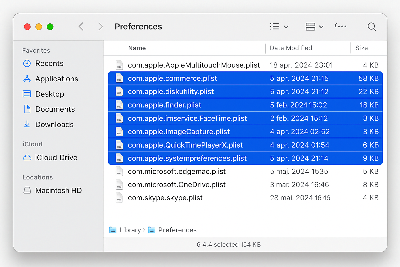 Finder showing Safari preference files selected for deletion