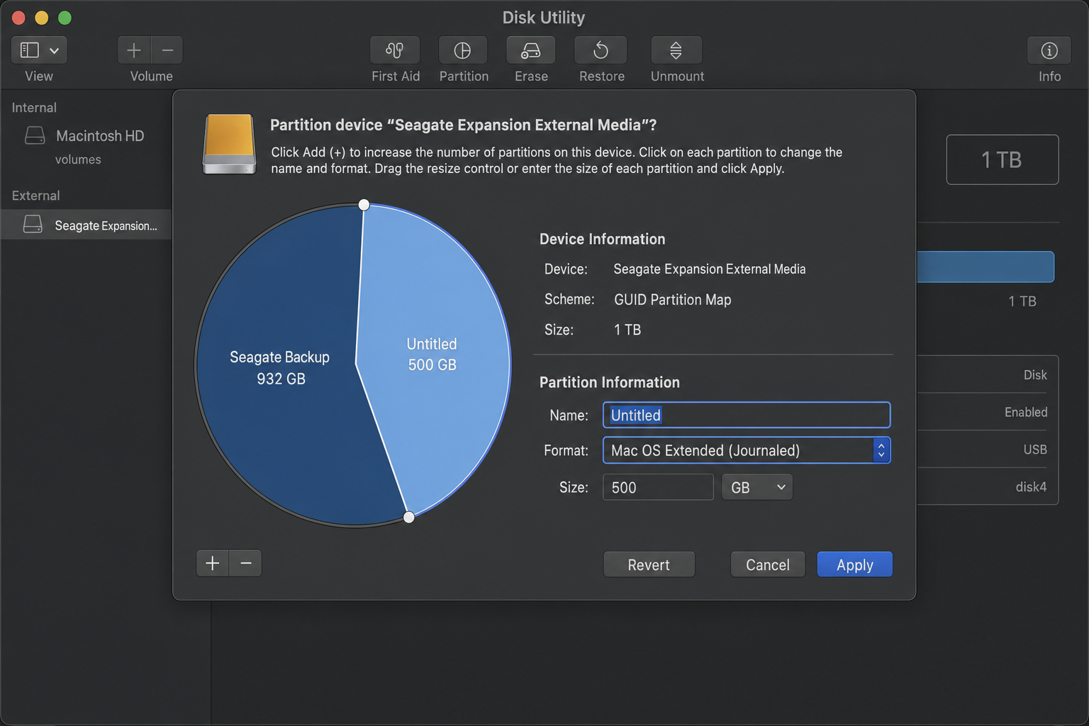 Disk Utility Partition dialog for an external drive with the pie chart visible, a new 500 GB partition added, and its name and format fields highlighted