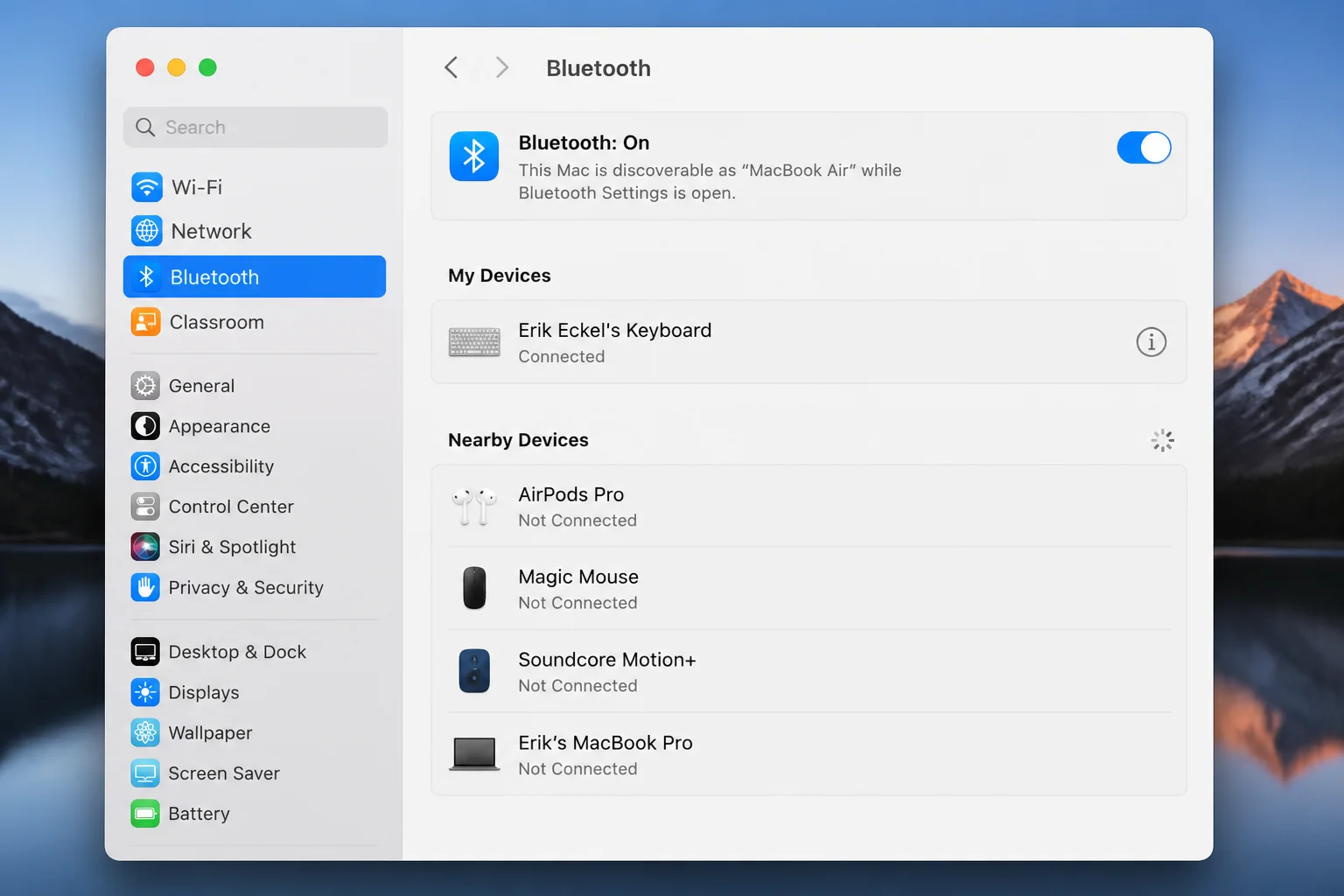 Bluetooth settings showing the Bluetooth control and stable device-management area for a paired external keyboard